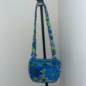 EUC Vera Bradley cross body 🥰